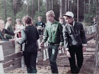 SM-viesti Salakallio 1981 04  Jarmo Reiman ja Kalle Virtanen SM-viestin kakkosryhmän karttatelineellä Salakalliolla 1981