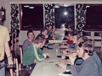 Leiri Naarila 1976 03  Iltapala Ankkurin leirill Naarilassa 4.12.1976