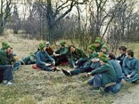 Tiomila 1976 02  Matti Mkinen vet Tiomilan jlkipalaveria Kapelsskrin rannassa laivan lht odotellessa