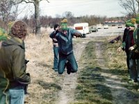 Tiomila 1976 05  Olli Knaapi vauhdittomassa pituushyppykilpailussa