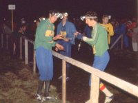 Tiomila 1977 07  Olli Knaapi ja Seppo Vli-Klemel vaihtavat, sijoitus viides Tiomilassa 7.-8.5.1977