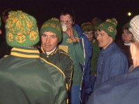 Tiomila 1977 09  Keskell Heikki Paganus, Olli Knaapi ja Pertti Pelto-Huikko Tiomilassa 7.-8.5.1977