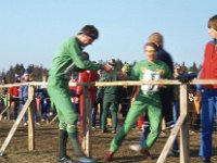 Tiomila 1978  09  Rauno Vuori (7. osuus)  ja Pertti Pelto-Huikko vaihtavat Tiomilassa 1978