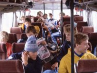 Kytaja-Jukola 1981 04  Ankkurin bussi matkalla Kytjn Jukolaan 1981, Edessa vasemmalla Pekka Nikulainen ja oikealla Antti Iisalo. Pekan takana Jyrki Toivonen ja Antin takana Juha Koskela.
