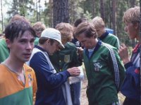 Varsinais-Suomen viesti Rusko 1983 06  Vasemmalla Reijo Hannus, keskell Heikki Paganus nytt reitinvalintojaan Petri Koskiselle ja Jussi Salusvuorelle Varsinais-Suomen viestiss Ruskolla 16.7.1983