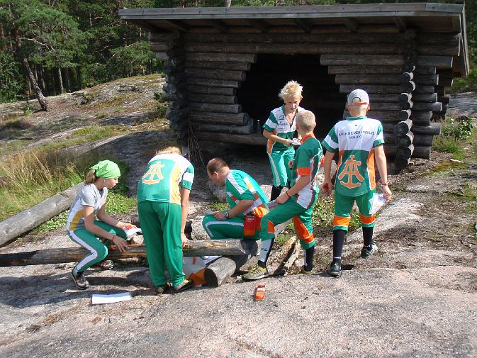 Suunnistussapinaa_laavulla_2.jpg